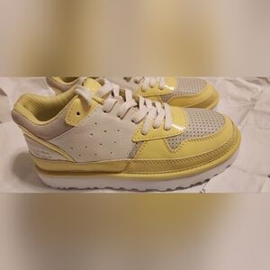 NEW Women's shoes, UGG HIGHLAND Lace Up Sneakers (yellow&white) size 8